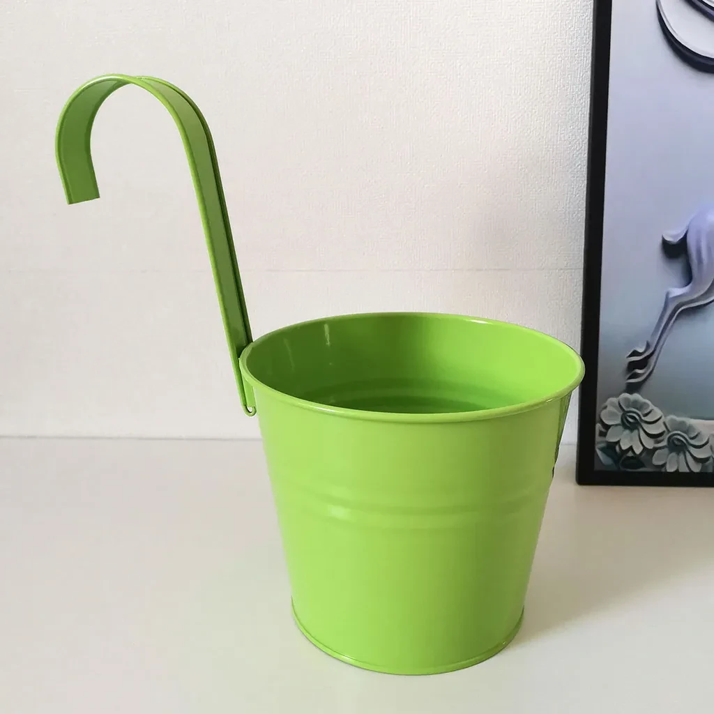 Hängender Blumentopf aus Metall – mit Haken, abnehmbar, dekorativ Hängender Blumentopf aus Metall – mit Haken, abnehmbar, dekorativ